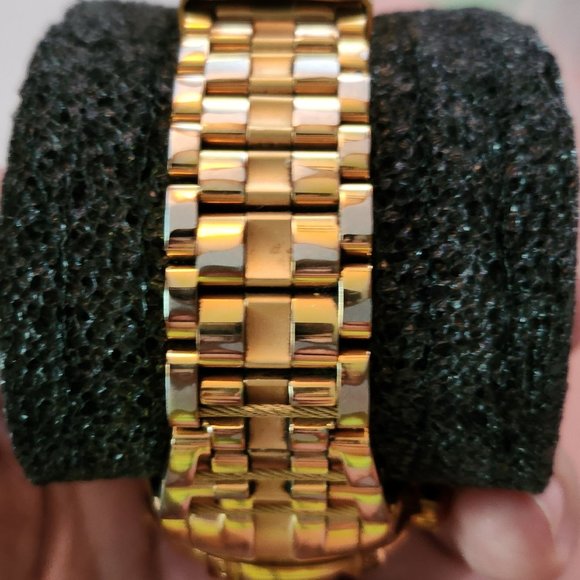 Invicta Reserve Women's Bolt Zeus Gold Tone Chrono Watch & Divers Case - Picture 4 of 11